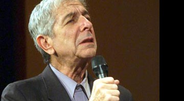 O recluso Leonard Cohen em uma de suas últimas aparições públicas, em 2007 - AP