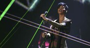 Rihanna fez uma versão de sua "Umbrella" com os Klaxons no Brit Awards - AP