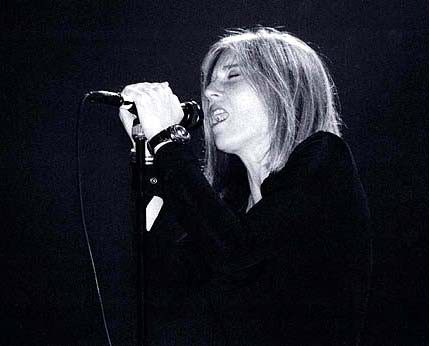 Beth Gibbons solta a voz com o Portishead em março, na Europa - Reprodução