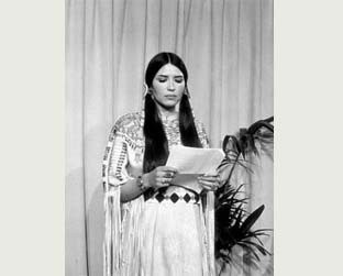 Sacheen Littlefeather defendeu os direitos dos índios na 45ª cerimônia do Oscar - Reprodução