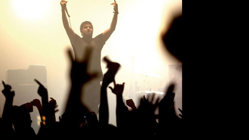 Chino Moreno agita durante o show - Marcos Hermes