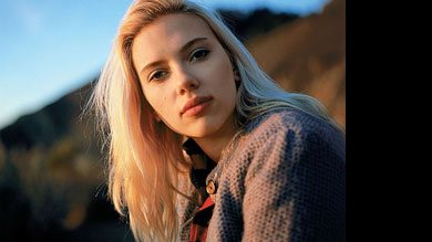 Scarlett estréia em disco com Tom Waits e Bowie