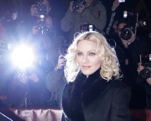 Madonna é tema central de livro de memórias escrito por seu irmão, Christopher Ciccone - AP