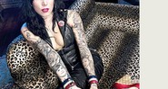 Legenda: Kat Von D: A tatuadota é pop: "queria ser como Salma Hayek"