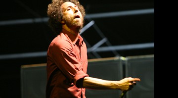 Zack de la Rocha: além de cantar, músico toca teclado em <i>One Day as a Lion</i> - Bruno Furnari