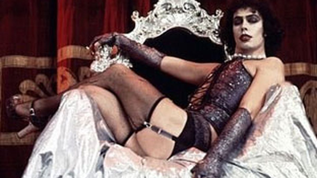 Tim Curry é o vilão da versão original de <i>Rocky Horror Picture Show</i>. Filme ganha remake em 2009 - Reprodução