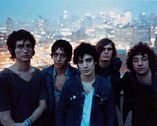 Da dir. para a esq.: Albert Hammond Jr., Nikolai Fraiture e Fabrizio Moretti, os três integrantes dos Strokes com projetos paralelos. - Reprodução