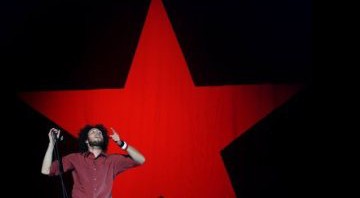 Zack de La Rocha em frente à estrela do RATM - Divulgação