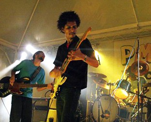 O trio matogrossense Macaco Bong encerra a primeira noite do Jambolada 2008 - Divulgação