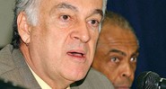 O "então" Secretário Executivo do Ministério da Cultura, Juca Ferreira, anuncia o resultado de um edital do MinC ao lado do "então" ministro/cantor Gilberto Gil (2007)