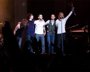 O Maroon 5 volta ao Brasil para três shows, em Minas Gerais, São Paulo e Rio de Janeiro