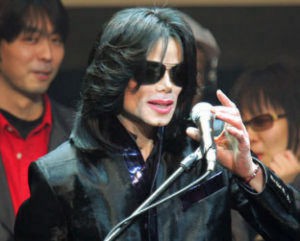 Michael Jackson coloca mais de 2000 itens pessoais em leilão - AP