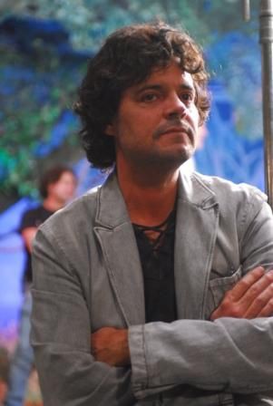 Felipe Camargo é Dante, diretor da companhia de teatro shakespeariana de <i>Som e Fúria</i> - TV Globo/Zé Paulo Cardeal