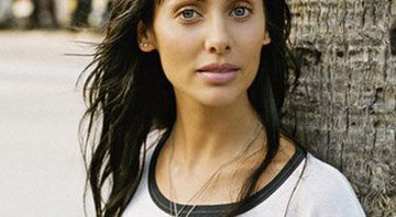 Natalie Imbruglia co-escreveu três faixas do disco <i>Come To Life</i> com o Codplay - Reprodução/Site oficial