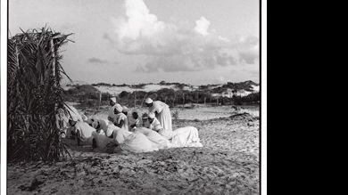 Candomblé: Bahia, 1972 - O bom trânsito de Verger permitia que ele registrasse incontáveis cultos religiosos. Estas imagens são da festa Águas de Oxalá, com participação do Candomblé Opô Aganjú - Foto Pierre Verger