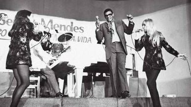 Simonal divide o palco com Sergio Mendes e o Brasil '66, no Maracanãzinho - ARQUIVO/AGÊNCIA ESTADO/AE