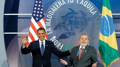 Obama e Lula confraternizam no encontro do G8 na Itália, em julho: até agora, a relação entre os dois governos não enfrentou grandes obstáculos - AFP