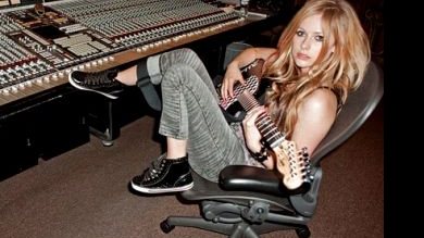 MUDADA - Avril Lavigne deixou o pop-punk de lado no novo trabalho - JENNIFER ROCHOLL