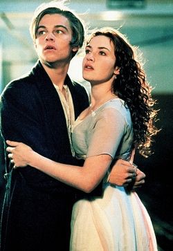 Leonardo DiCaprio e Kate Winslet em cena de <i>Titanic</i> - Interfoto