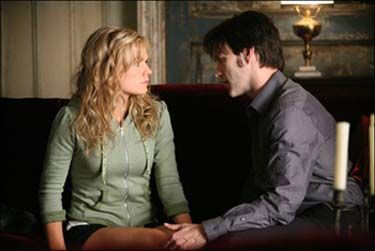 Sookie (Anna Paquin) e Bill (Stephen Moyer) em cena da nova temporada de <i>True Blood</i>, que estreia nos EUA no próximo dia 14 de junho - Reprodução