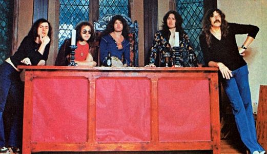 Purple em 74 (<i>Da esq. para a dir.</i>) Blackmore, Ian Paice, Hughes, Coverdale e Jon Lord