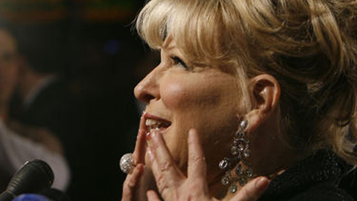 Bette Midler: "50 Cent é um amor (de pessoa). Adoro-o. Ele é maravilhoso" - AP