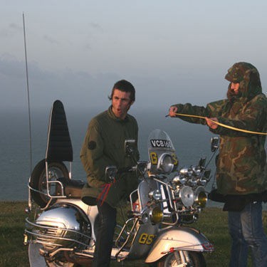 Liam Gallagher, em ensaio fotográfico de sua grife de estreia, <i>Pretty Green</i> - Reprodução/ Site Oficial Pretty Green