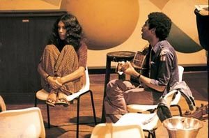 Gal Costa e Gilberto Gil "Eu segui o movimento tropicalista desde o começo. Mais tarde, Gal e Gil me procuraram para que fizesse capas de seus discos. O trabalho também se transformou em amizade." - MARIO LUIZ THOMPSON