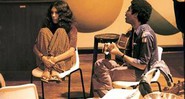 Gal Costa e Gilberto Gil "Eu segui o movimento tropicalista desde o começo. Mais tarde, Gal e Gil me procuraram para que fizesse capas de seus discos. O trabalho também se transformou em amizade." - MARIO LUIZ THOMPSON