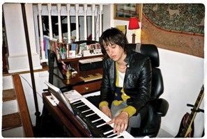 Casablancas mostra os sons que o fizeram ser quem ele é - THEO WENNER