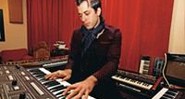 Mark Ronson agora se dedica ao som das teclas - Guy Eppel