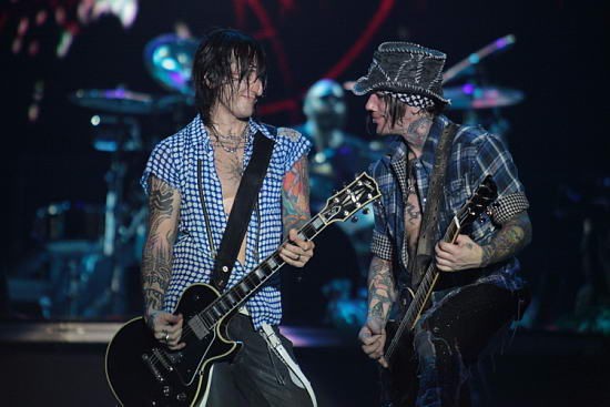 Richard Fortus e DJ Ashba nas guitarras - MRossi