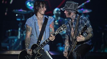 Richard Fortus e DJ Ashba nas guitarras - MRossi