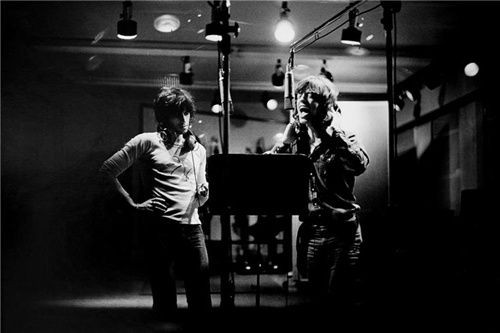 Keith Richards e Mick Jagger em 1972 - Jim Marshall/Reprodução/Morrison Hotel Galery