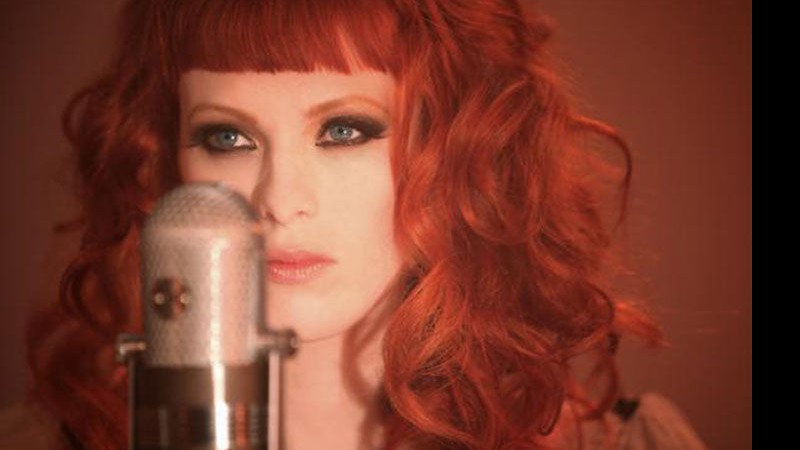 Clipe de "The Ghost Who Walks" foi dirigido pelo músico Jack White, maridco de Karen Elson - Reprodução