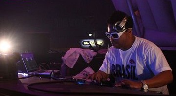 Felix da Housecat interagiu o tempo todo com o público - Lauro Uezono/Divulgação