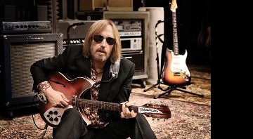 PÉ NO CHÃO - Tom Petty se diverte, agora influenciado pelos gigantes do blues - SAM JONES