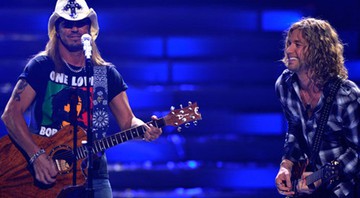 Bret Michaels ao lado de Casey James na final da nona edição do <i>American Idol</i> - Reprodução