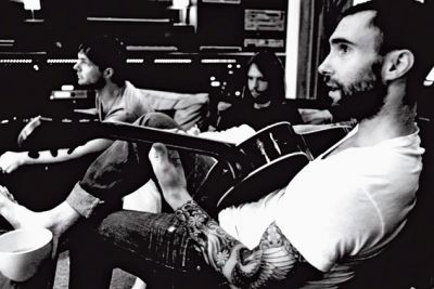 <b>ISOLADOS</b> O Maroon 5 mudou de país para se dedicar ao novo trabalho - Travis Schneider