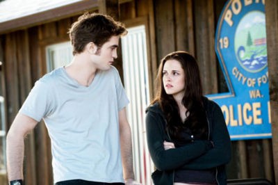 Robert Pattinson e Kristen Stewart em cena de <i>Eclipse</i>: <i>Amanhecer</i>, próximo capítulo da saga, será dividido em dois filmes - Reprodução