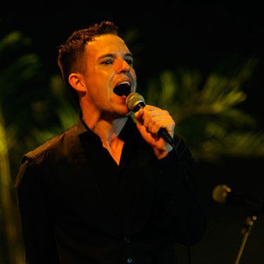 Brandon Flowers vai estrear carreira solo com disco <i>Flamingo</i> - AP