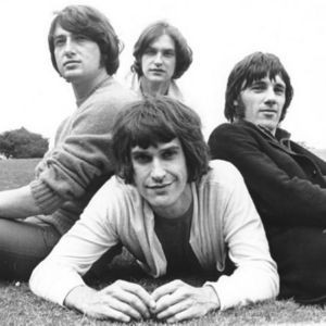 Pete Quaife, à esquerda, baixista da formação original do Kinks, morreu aos 66 anos - Reprodução