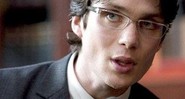 Cillian Murphy como Dr. Jonathan Crane (o Espantalho), em <i>Batman Begins</i> - Reprodução/Site Oficial