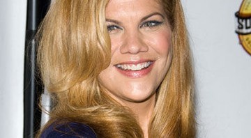 Kristen Johnston viverá Sra. Van Helsing em <i>Vamps</i> - AP