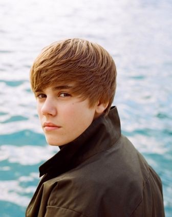 Sem limites: com 16 anos, Justin Bieber já tem autobiografia e cinebiografia confirmadas - Reprodução/Site oficial