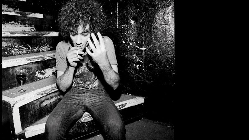 <b>ALBERT HAMMOND JR.</b> - "Foi logo depois de um show solo dele. Ele estava ouvindo Bob Dylan e isso reflete até no resultado da foto. Achei que ele ficou parecido com o Bob." - Valérie Jodoin Keaton