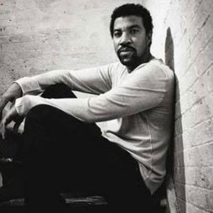 Lionel Richie, que se apresenta no Brasil no próximo fim de semana, pediu à produção alguns álbuns de artistas da MPB atual - Reprodução/ MySpace