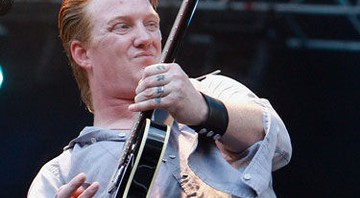 Josh Homme vem ao Brasil junto ao Queens of the Stone Age - AP