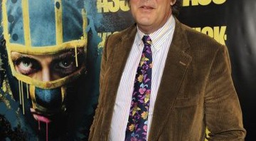 Stephen Fry na première de <i>Kick-Ass - Quebrando Tudo</i>: ele viverá Mycroft Holmes, irmão de Sherlock, em <i>Sherlock Holmes 2</i> - AP