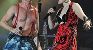 Os vocalistas do Scissor Sisters e seus figurinos extravagantes - AP